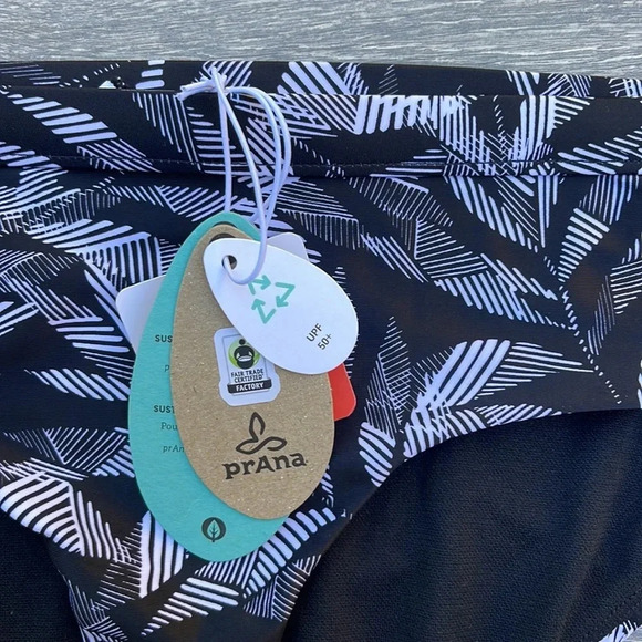 PrAna Marina Top (D-Cup) & Chambra Bottoms, black springtime - Picture 13 of 15